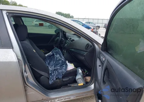 2010 Mazda Mazda3 I Sport z USA, uszkodzony, nr VIN JM1BL1SF4A1154746